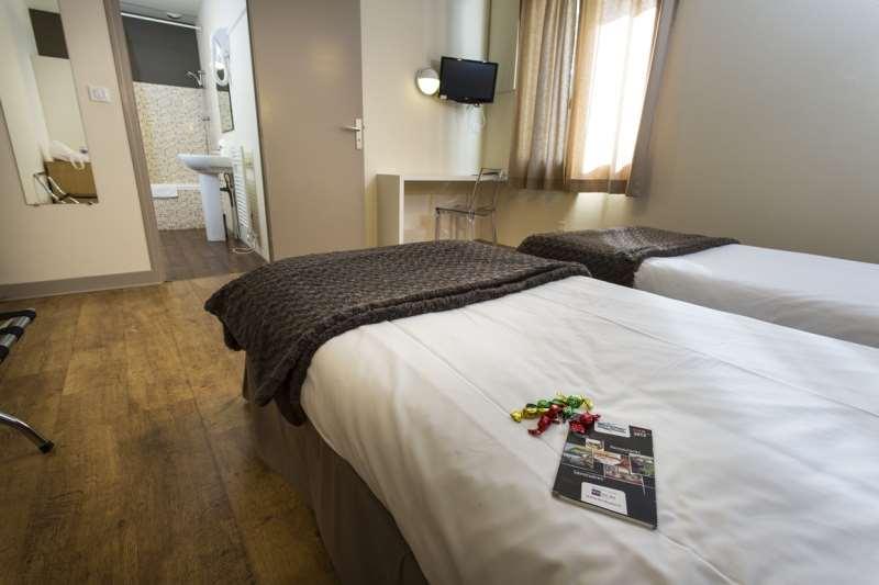 Brit Hotel Du Parc Niort Centre-Parking Gratuit Bilik gambar