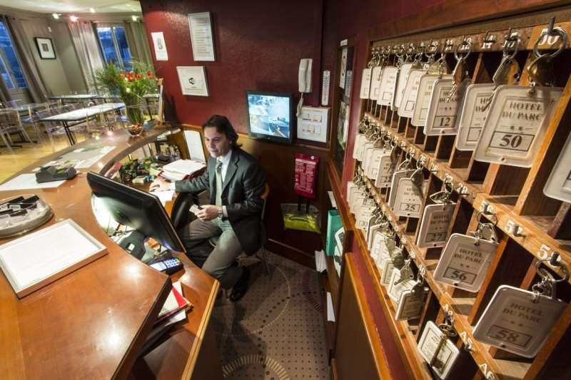 Brit Hotel Du Parc Niort Centre-Parking Gratuit Dalaman gambar