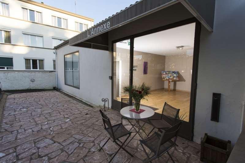 Brit Hotel Du Parc Niort Centre-Parking Gratuit Restoran gambar