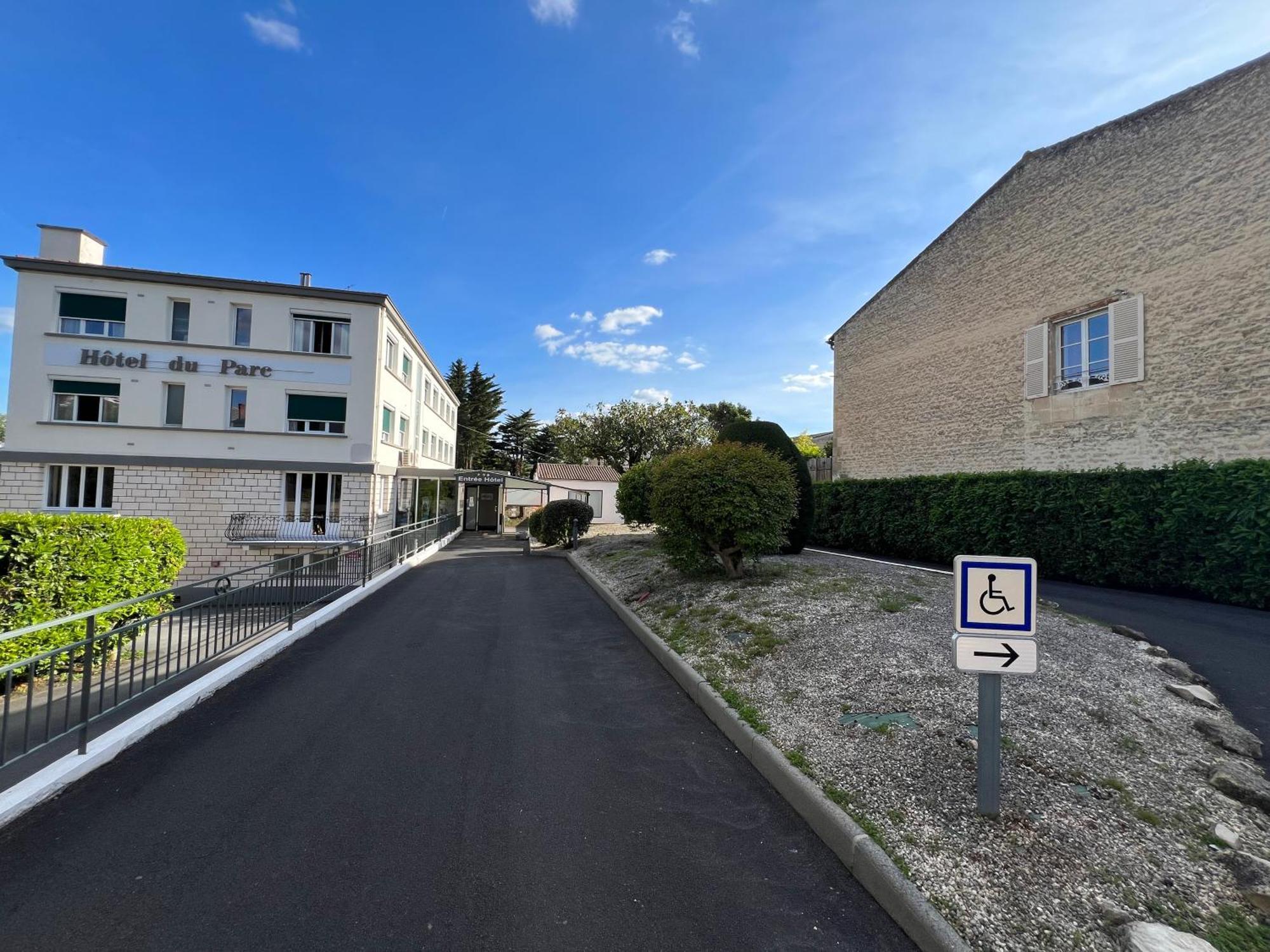 Brit Hotel Du Parc Niort Centre-Parking Gratuit Luaran gambar