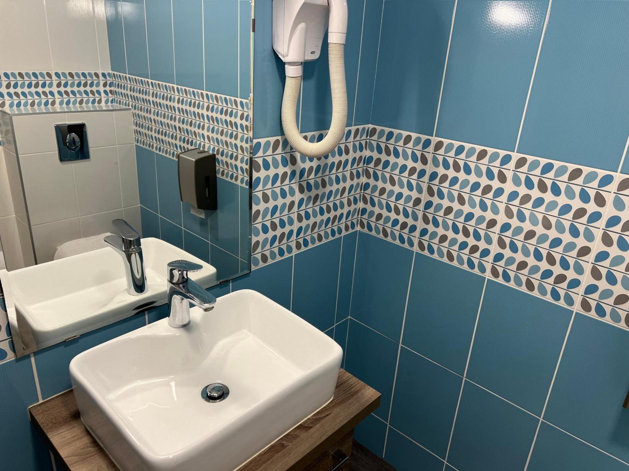 Brit Hotel Du Parc Niort Centre-Parking Gratuit Luaran gambar