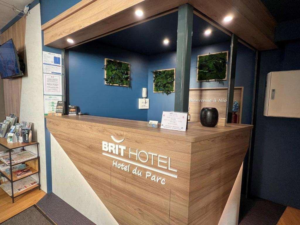 Brit Hotel Du Parc Niort Centre-Parking Gratuit Dalaman gambar
