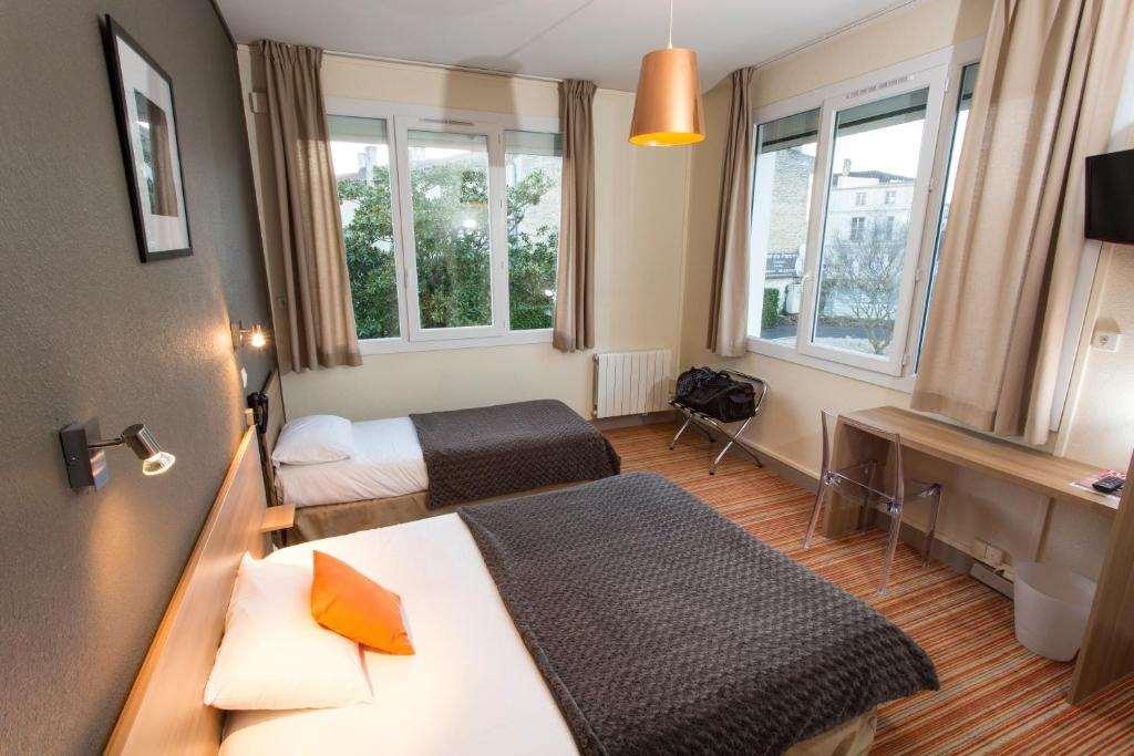 Brit Hotel Du Parc Niort Centre-Parking Gratuit Bilik gambar